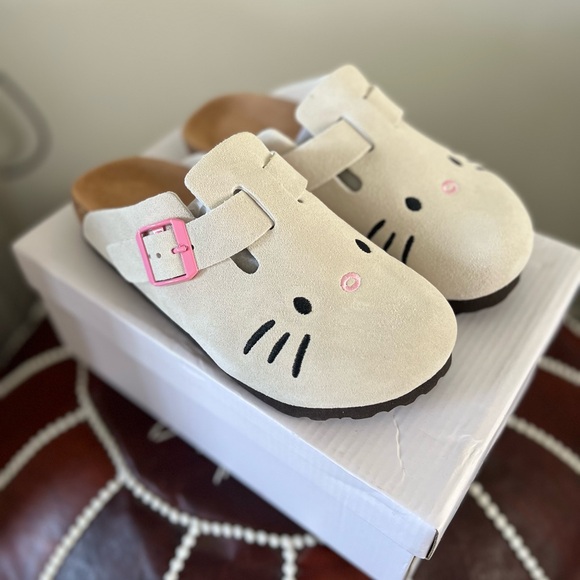 Hello Kitty - KIRA NY
FITS TRUE TO SIZE
EXCELLENT QUALITY
INDOOR & OUTDOOR WEAR - Picture 3 of 5